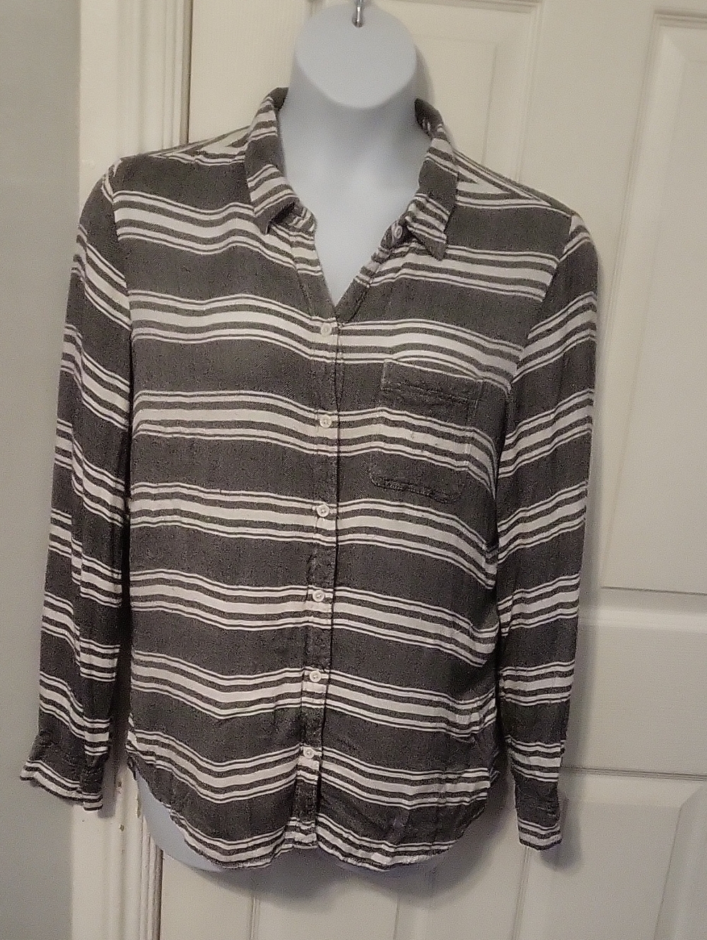 beachlunchlounge Gray/Blue & White Striped Button-Down Shirt